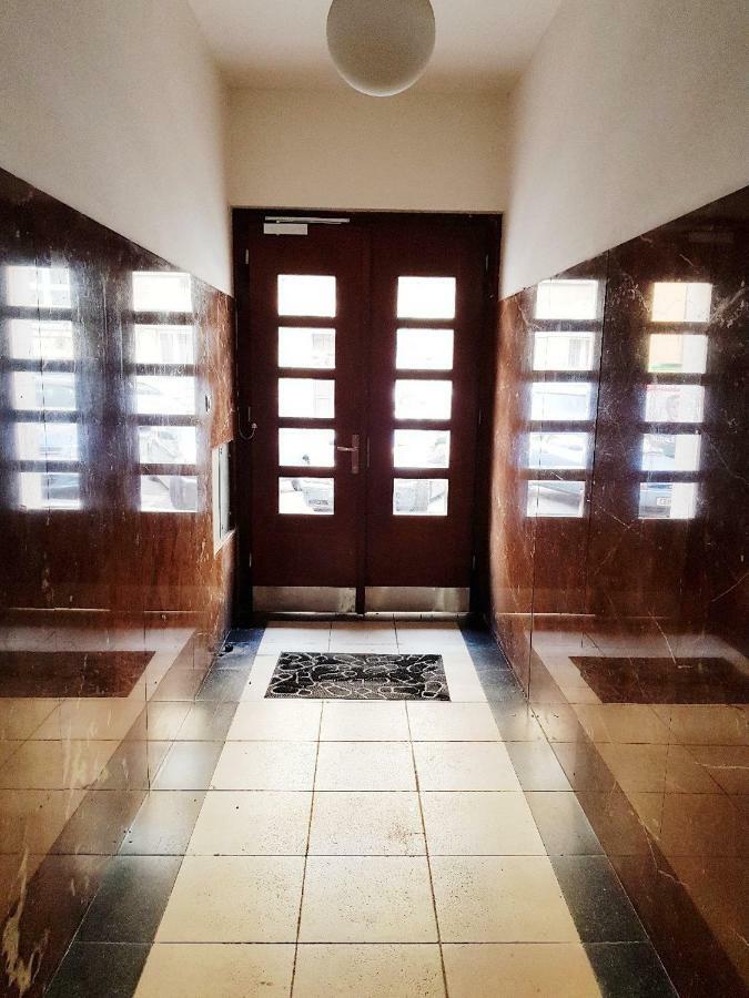 Stylish Apartment A Few Steps From Metro براغ المظهر الخارجي الصورة