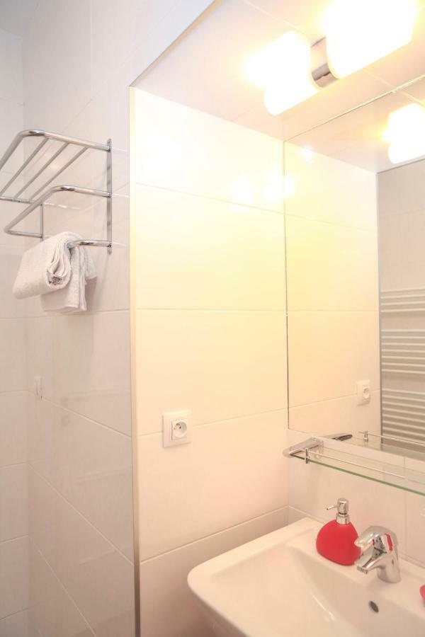 Stylish Apartment A Few Steps From Metro براغ المظهر الخارجي الصورة