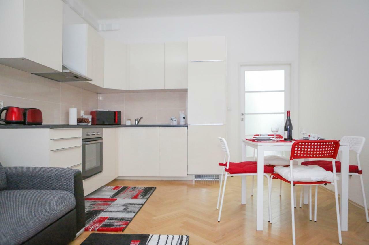Stylish Apartment A Few Steps From Metro براغ المظهر الخارجي الصورة