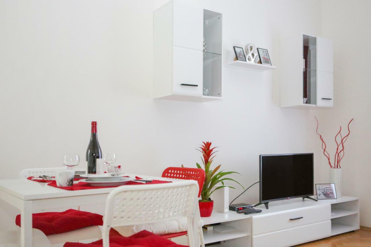 Stylish Apartment A Few Steps From Metro براغ المظهر الخارجي الصورة